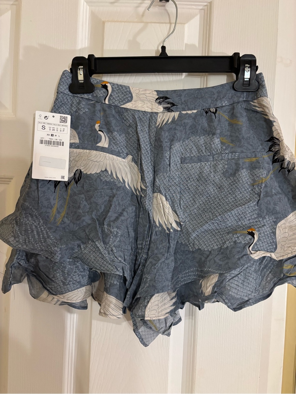 Zara Blue Crane Print Ruffle Hem Women's Shorts